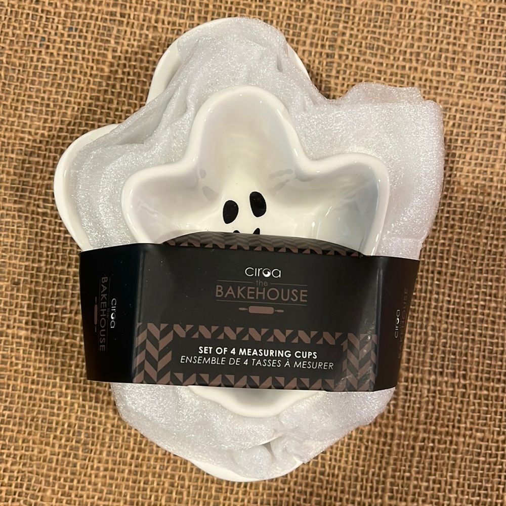 NWT Bakehouse ghost measuring cups